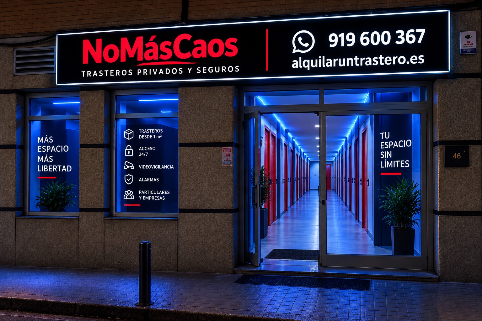 Fachada de un centro NoMásCaos con acceso a trasteros